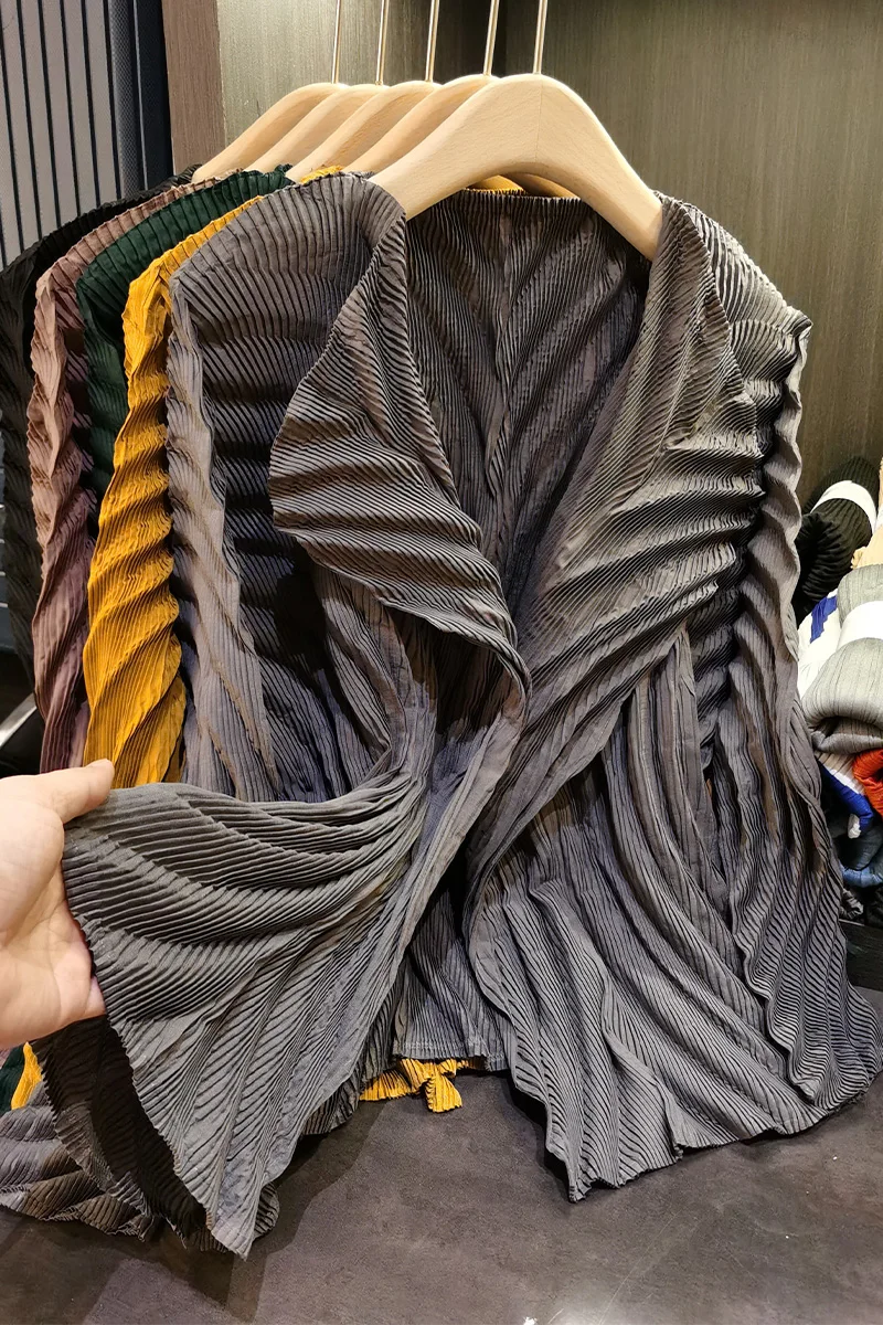 Чувство ниши в дизайне, Однотонная короткая куртка Miyake, женская осенняя новинка, Универсальный плиссированный кардиган, блузка большого размера . ' - ' . 5
