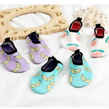 Детская пляжная обувь, милые туфли для плавания, Новый стиль, быстросохнущая нескользящая обувь с принтом на мягкой подошве, обувь для подводного плавания для младенцев